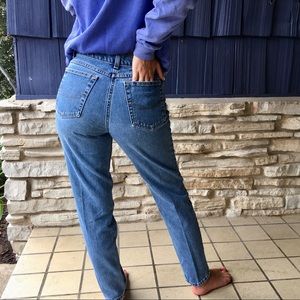 Vintage Chic | high waisted 90s mom jeans